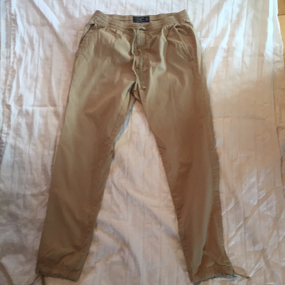 Men’s khaki pants